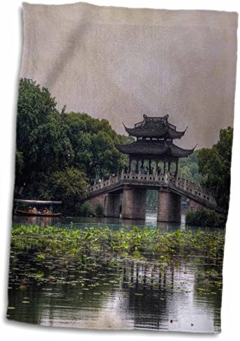 3dRose Pagoda mellett a vízparti West Lake-Hangzhou - Törölköző (twl-225521-3)