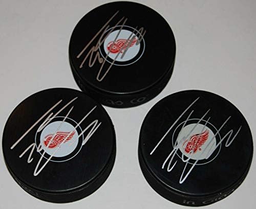 THOMAS VANEK aláírt (DETROIT RED WINGS) Szuvenír jégkorong logó korong W/COA - Dedikált NHL Korong
